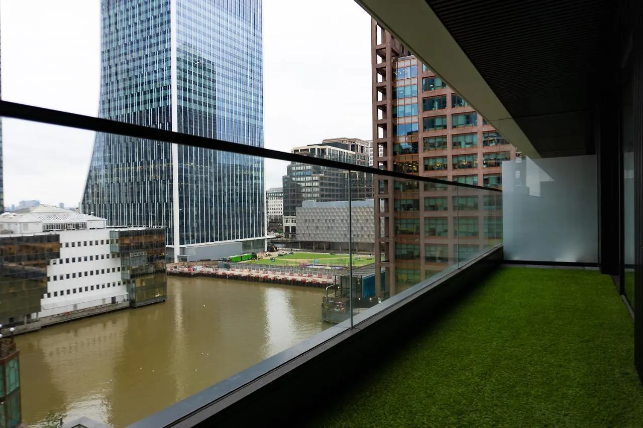 Luxury Balcony Apartment, Canary Wharf
