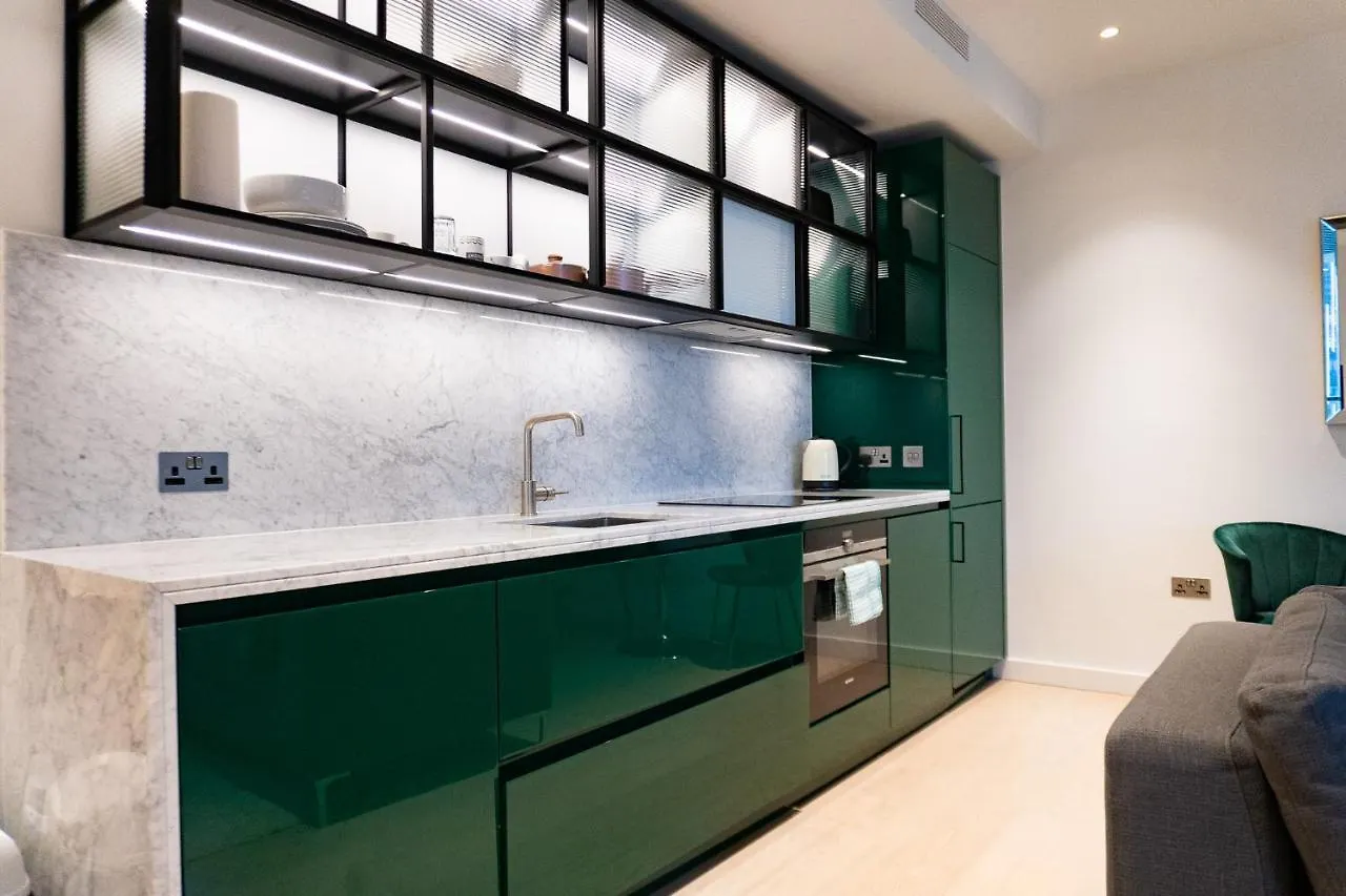 Luxury Balcony Apartment, Canary Wharf Apartment London