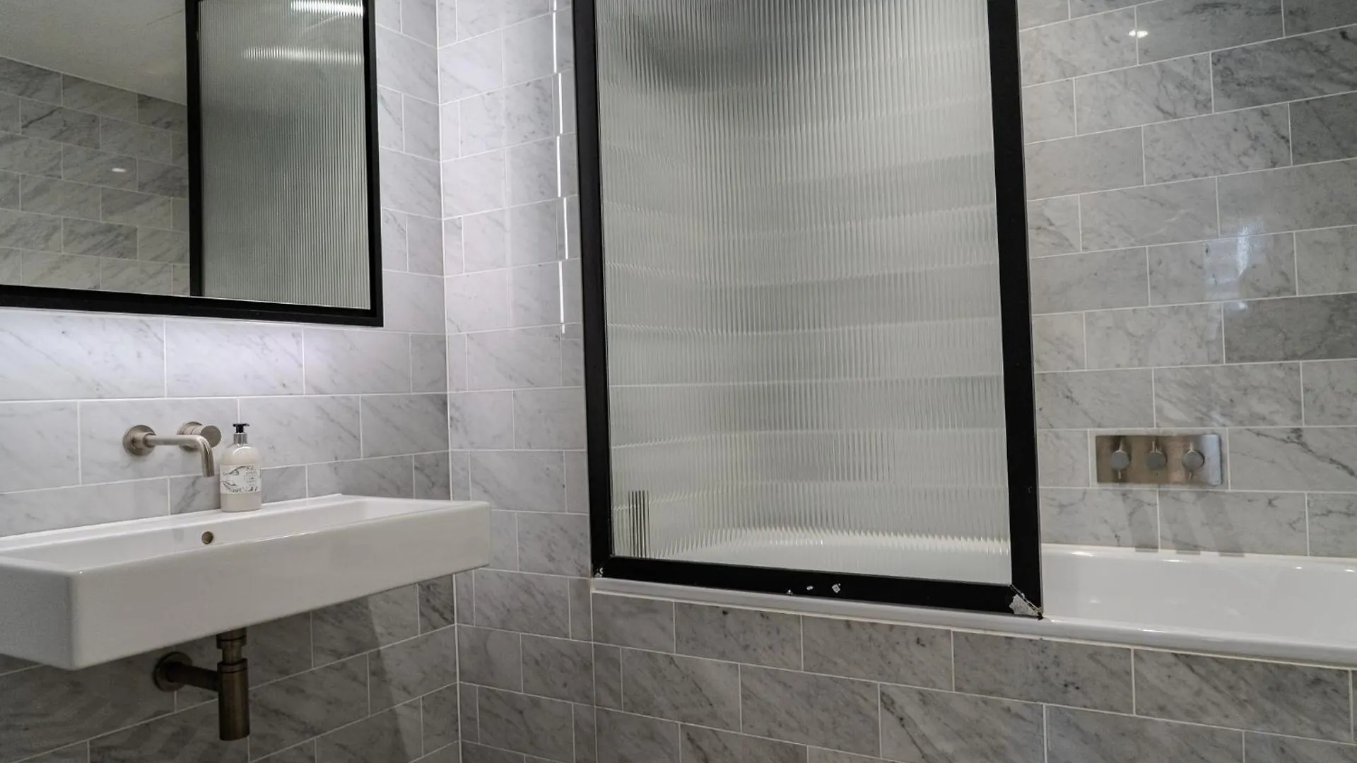Luxury Balcony Apartment, Canary Wharf Apartment London