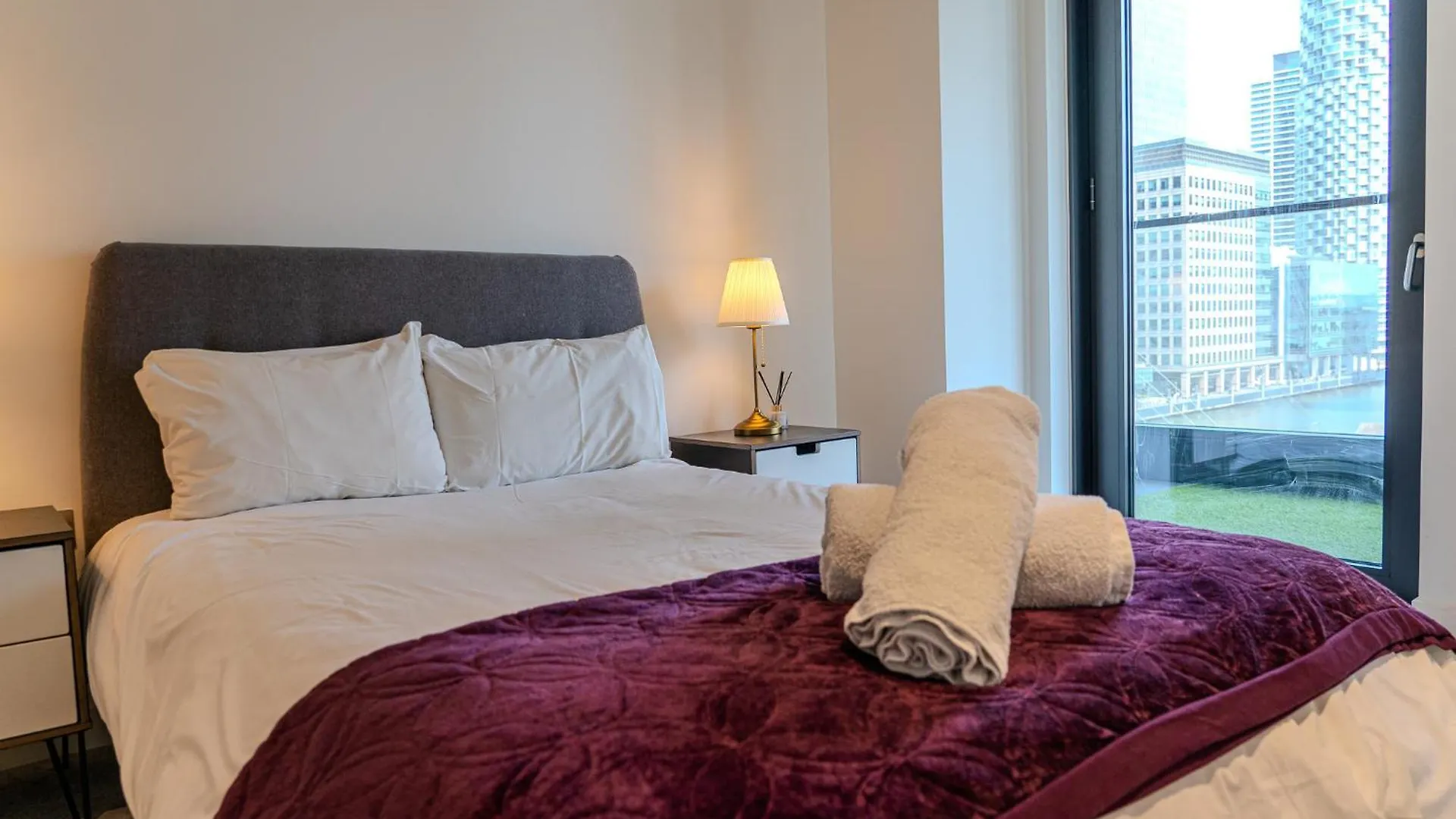 Apartment Luxury Balcony Apartment, Canary Wharf