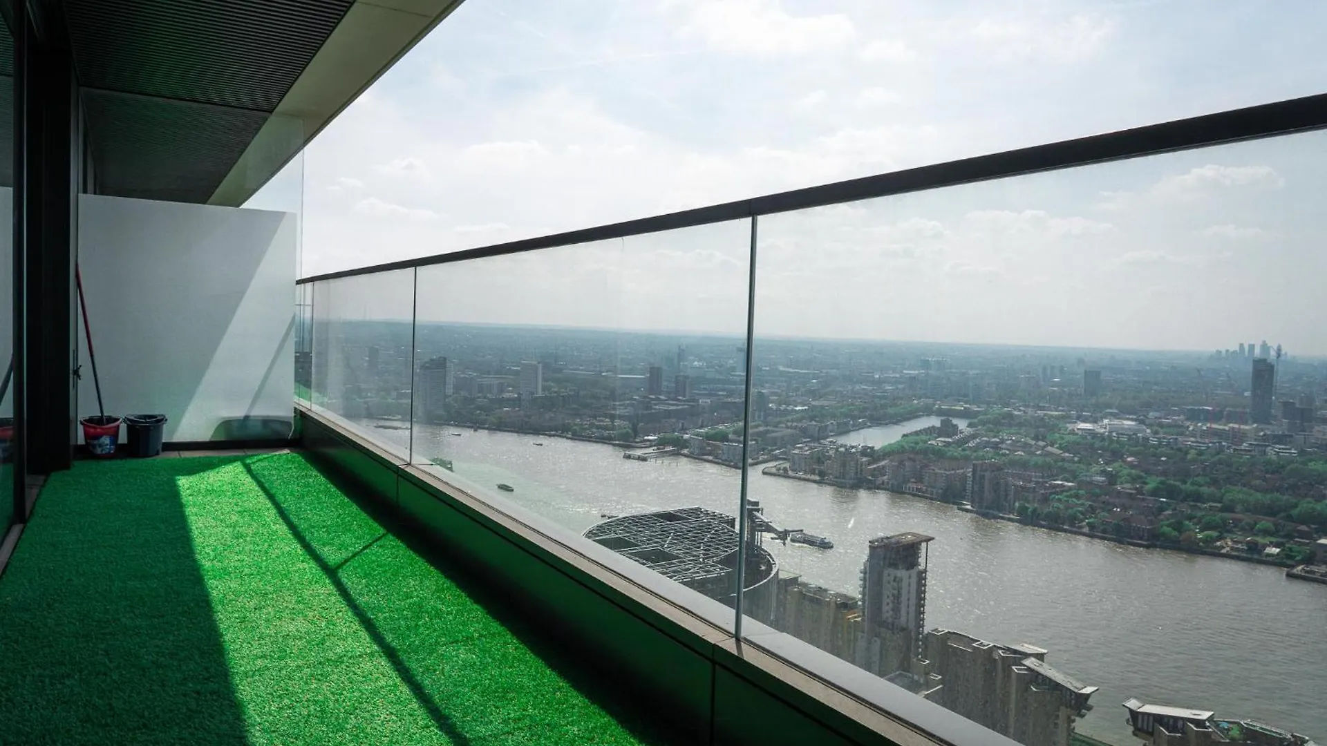 Luxury Balcony Apartment, Canary Wharf United Kingdom