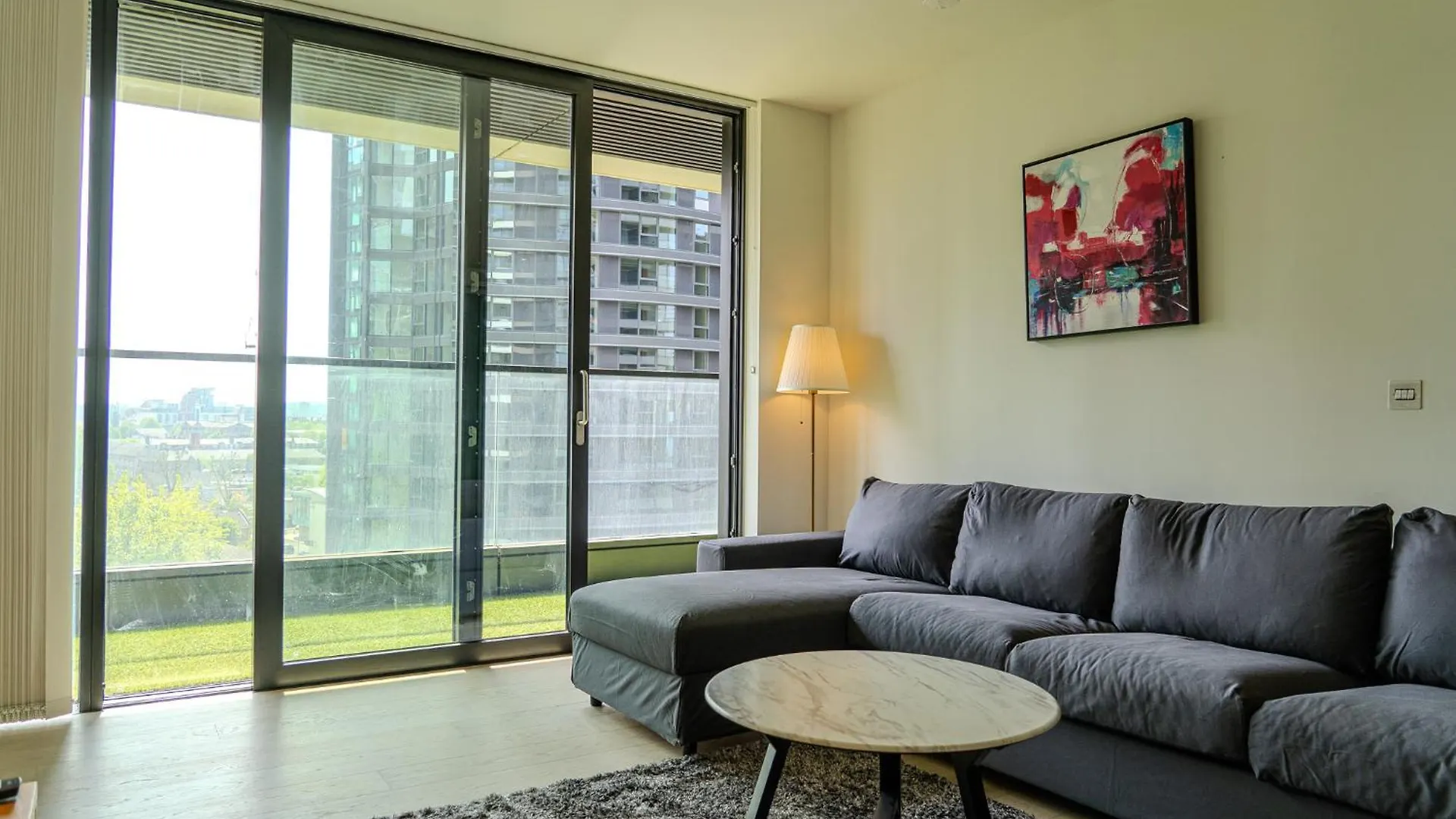 Luxury Balcony Apartment, Canary Wharf London