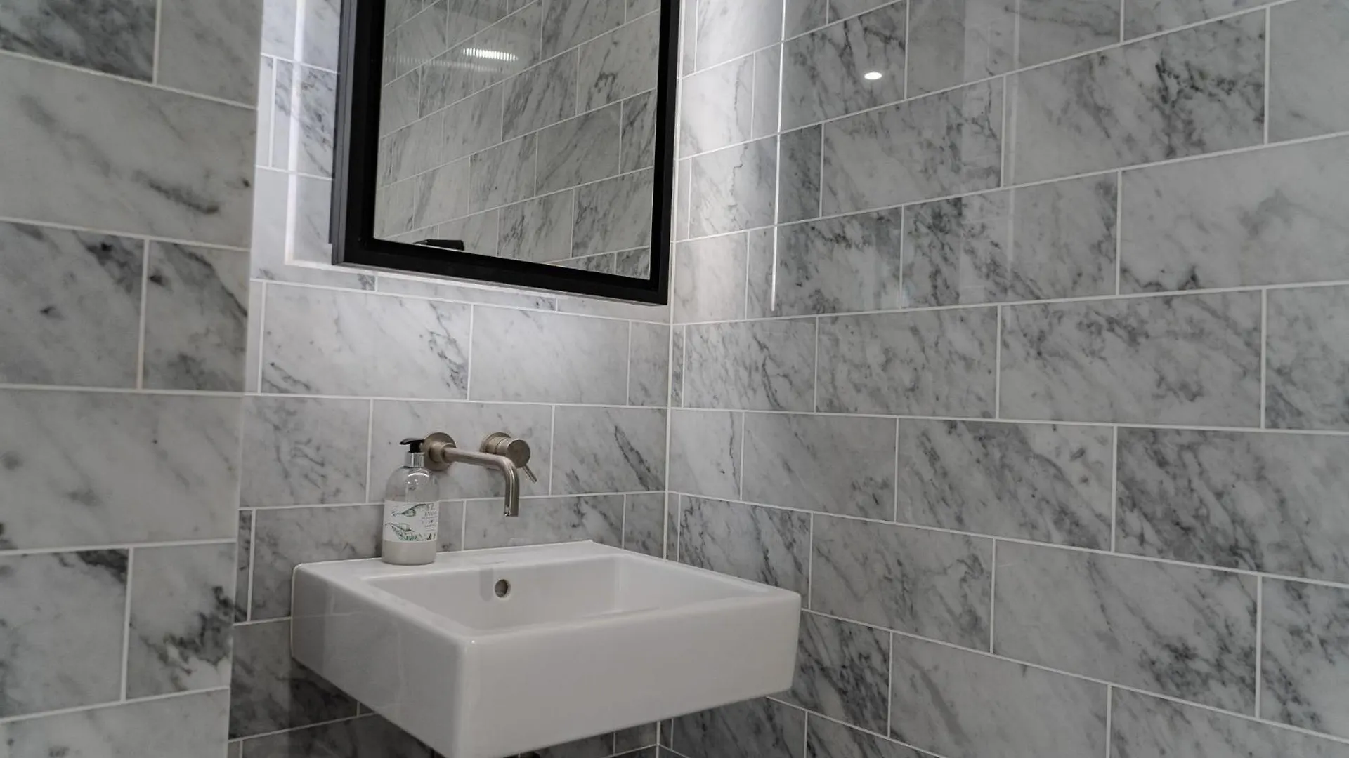 Luxury Balcony Apartment, Canary Wharf London
