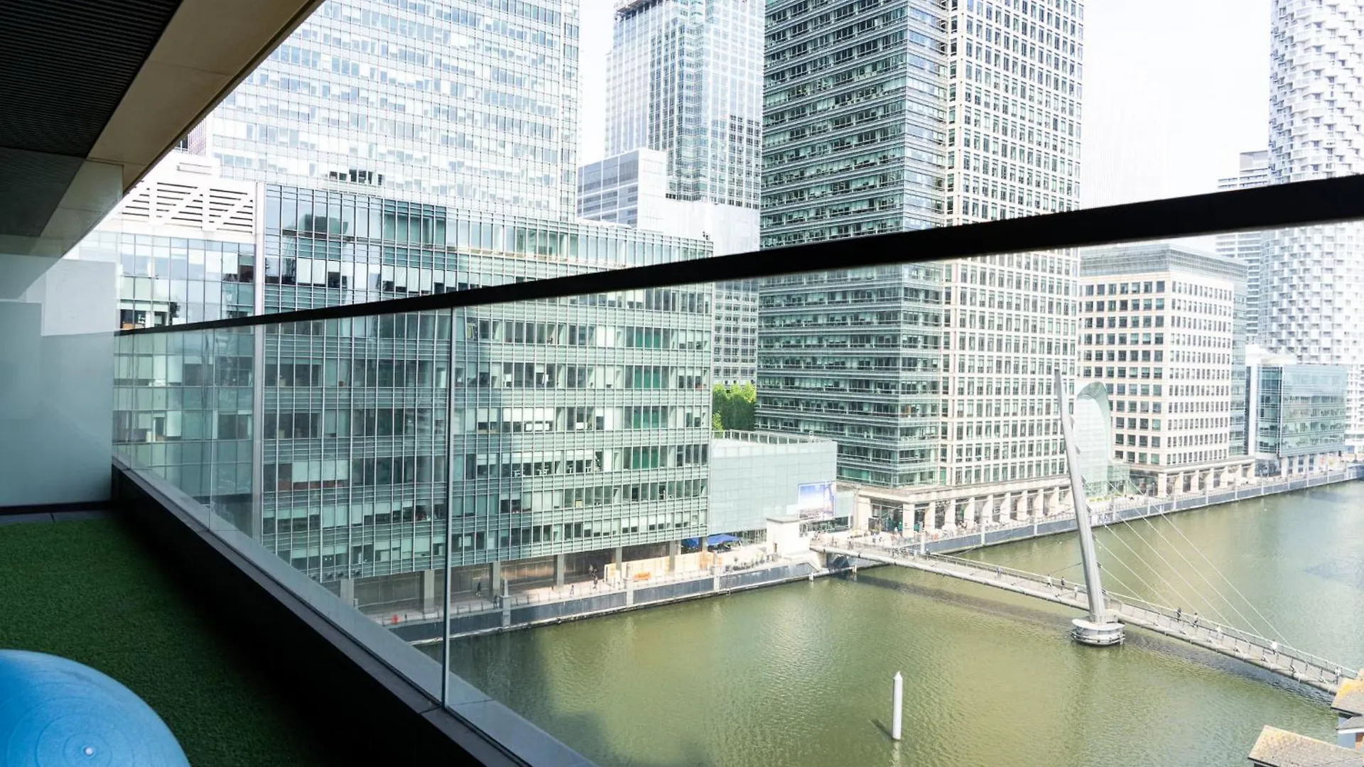 Luxury Balcony Apartment, Canary Wharf Apartment London