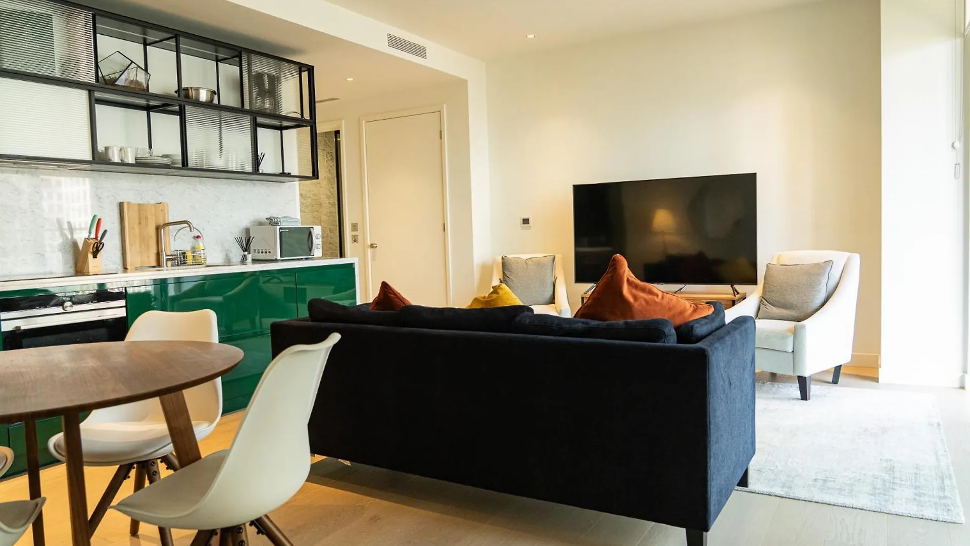 Luxury Balcony Apartment, Canary Wharf London