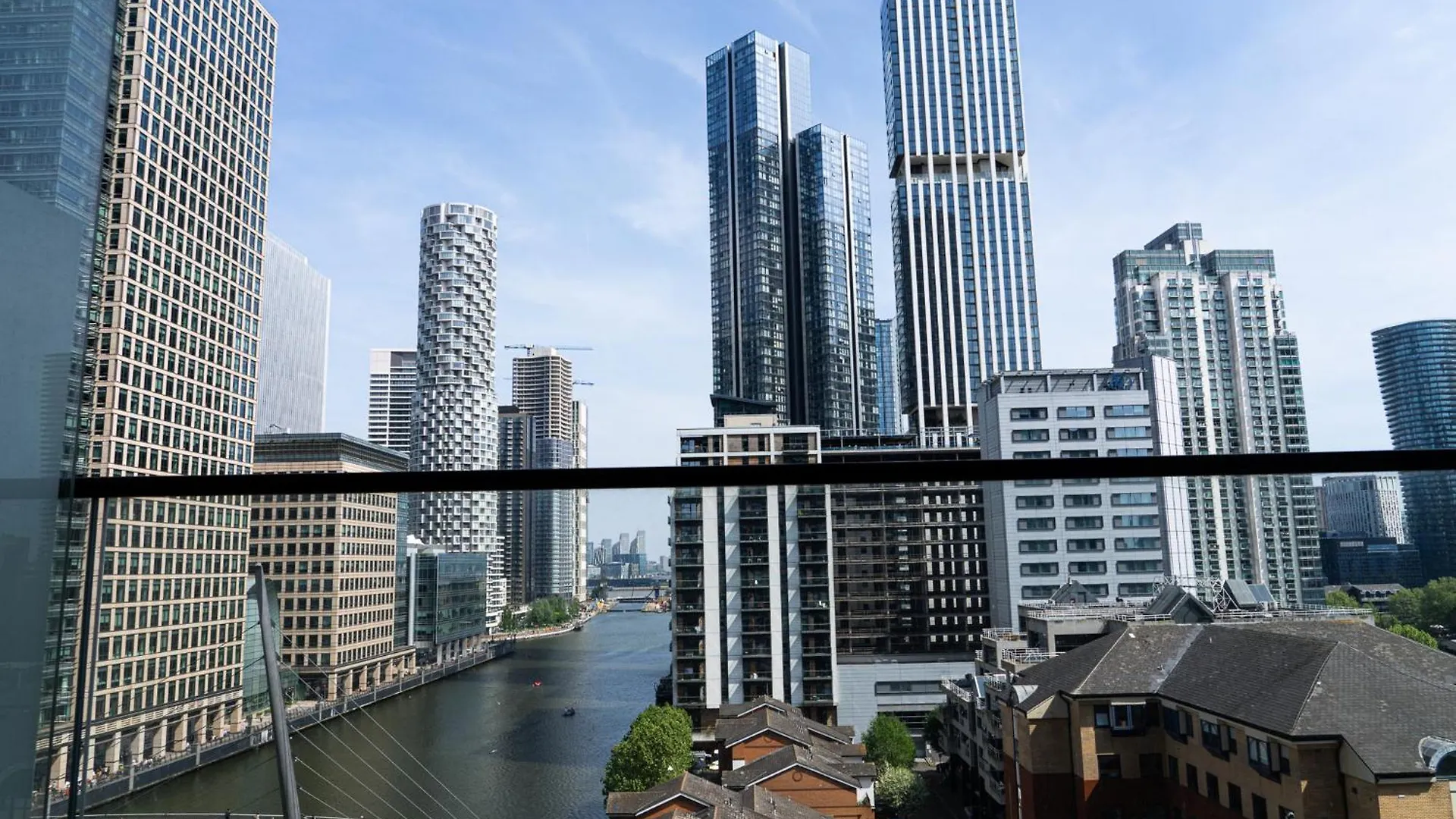 Luxury Balcony Apartment, Canary Wharf London