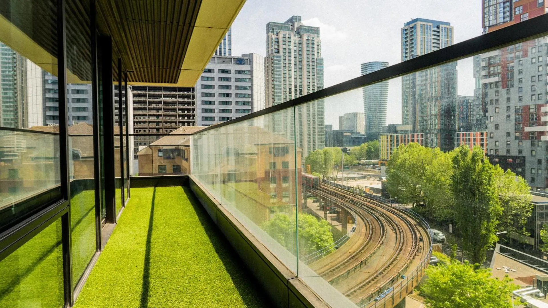 Luxury Balcony Apartment, Canary Wharf United Kingdom