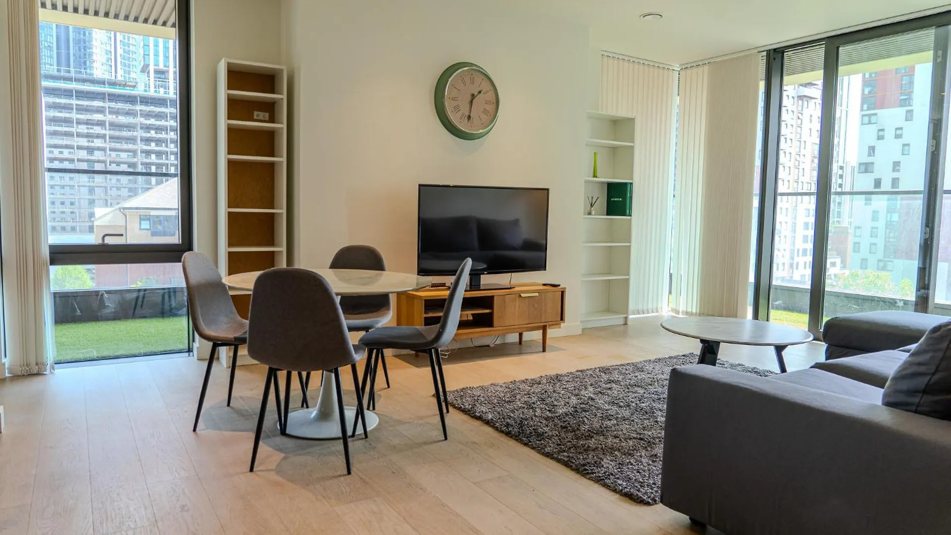 Luxury Balcony Apartment, Canary Wharf Apartment London