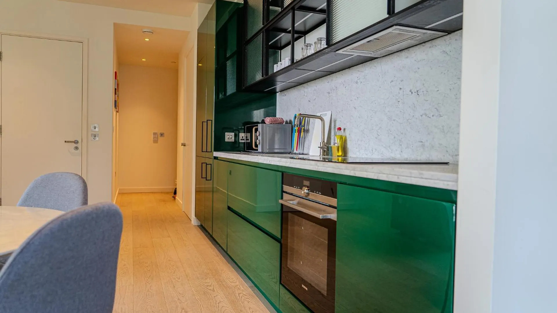 Luxury Balcony Apartment, Canary Wharf Apartment London