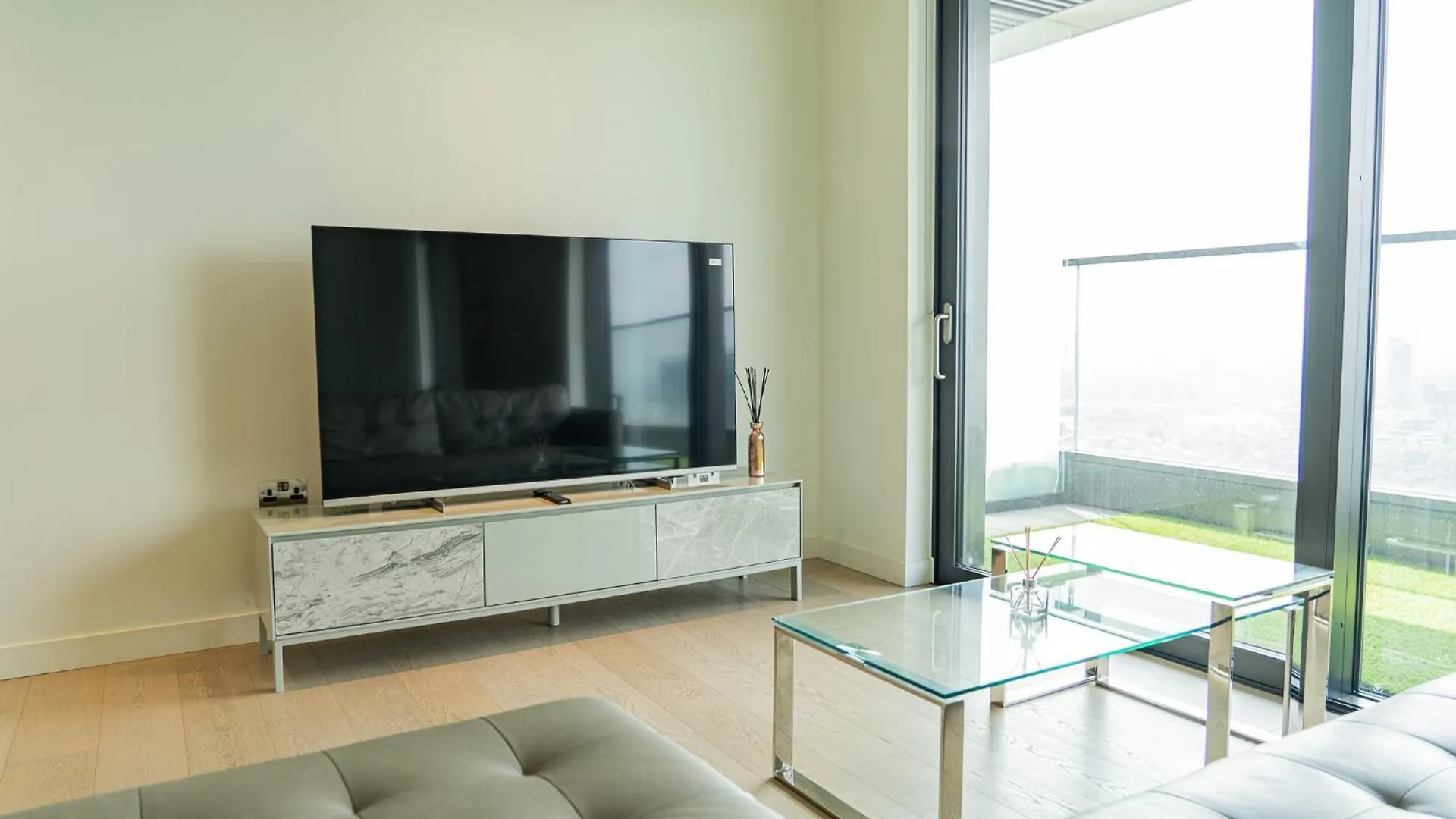 Apartment Luxury Balcony Apartment, Canary Wharf
