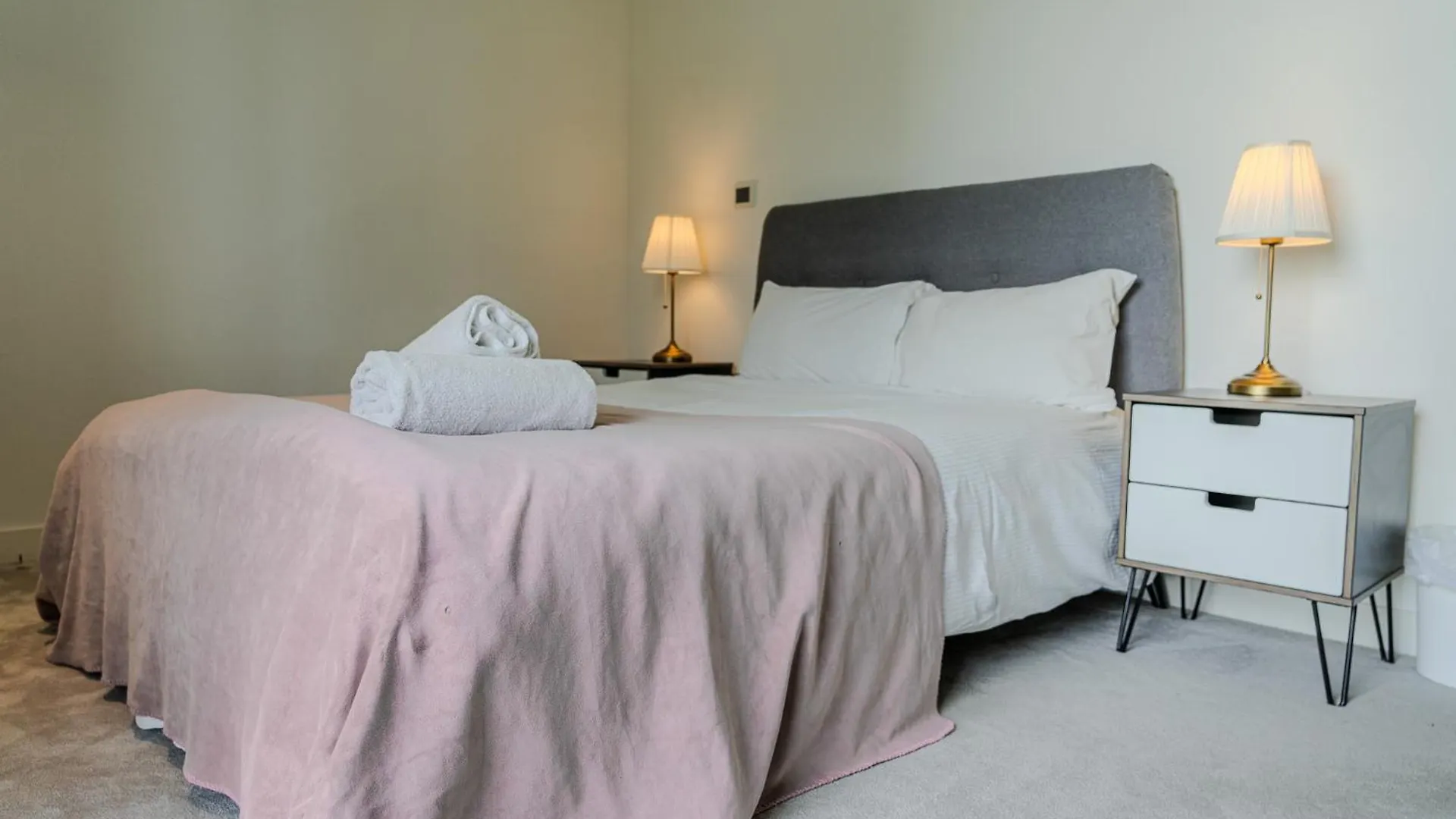Luxury Balcony Apartment, Canary Wharf London